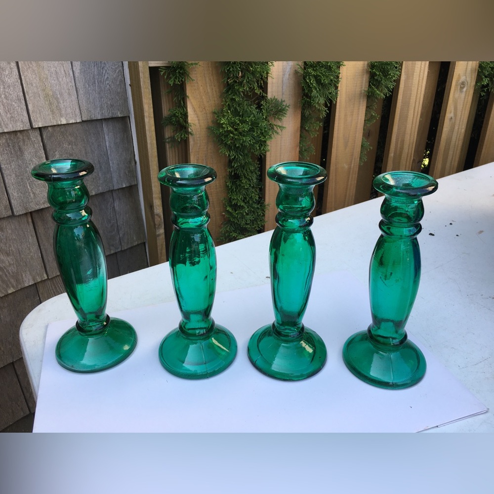 Recycled glass bud vase - GREEN - Picture 1 of 3